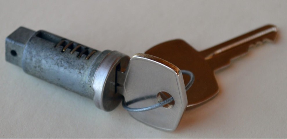Triumph Tr6 Tr250 Trunk Lock Cw 2 Keys